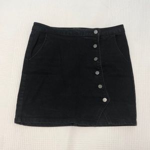 Women a lack denim skirt